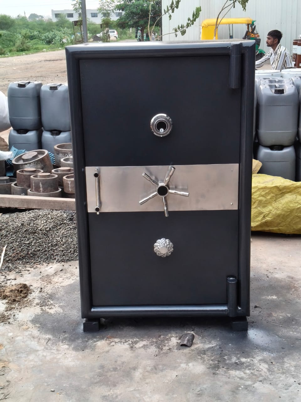 Premium safe locker